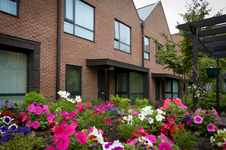 Photo showing the gardens at Heald Farm Court